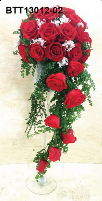 Cascade Royale de Roses Rouges – BTT13012-02